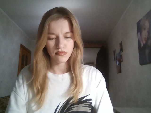 le modèle FloLifschitz est en webcam porno dans un show sur le site bongacams, il possède les tags suivants: White/Caucasian,Blonde,Trimmed