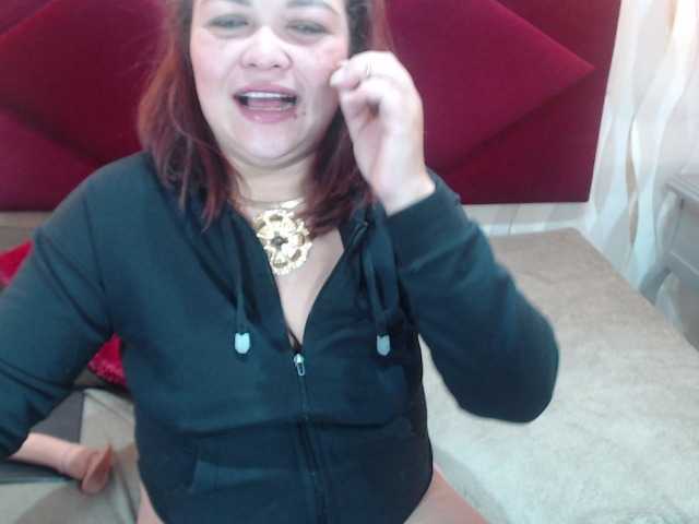 le modèle AngelicaMilf03 est en webcam porno dans un show sur le site bongacams, il possède les tags suivants: Latino/Hispanic,Redhead,Trimmed