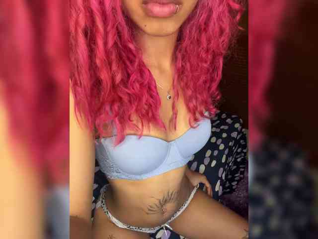 LilTrixxxi webcam