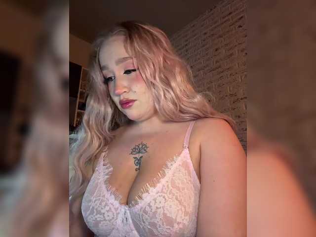 GlamorousBlonde's BongaCams show and profile