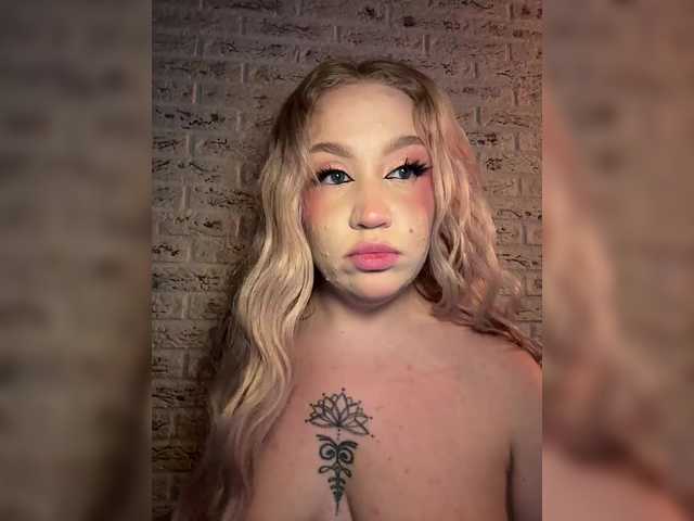 GlamorousBlonde's BongaCams show and profile