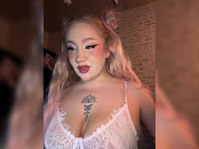 GlamorousBlonde's BongaCams show and profile