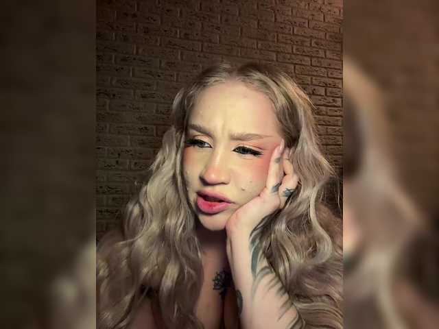 видео GlamorousBlonde