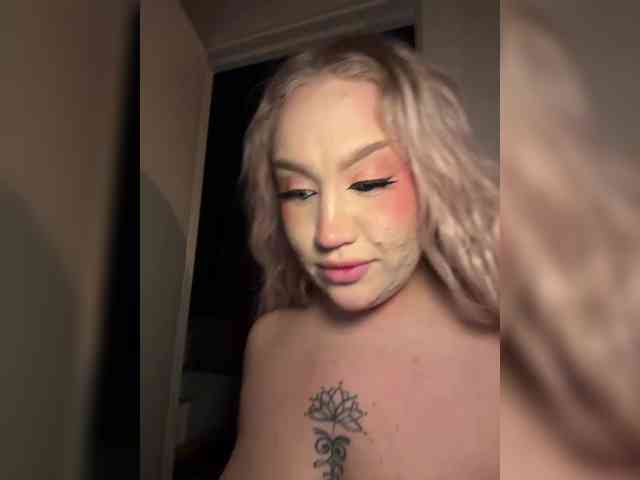 GlamorousBlonde webcam