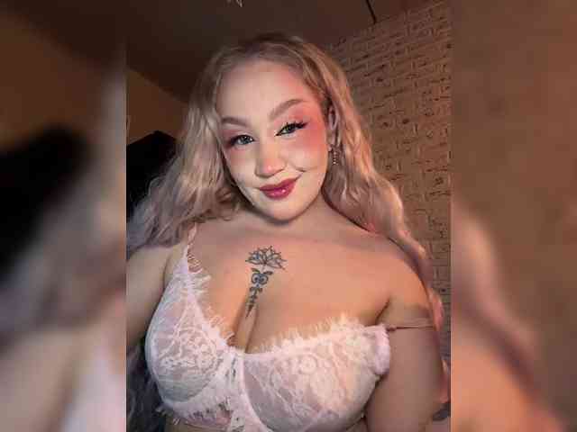 GlamorousBlonde webcam