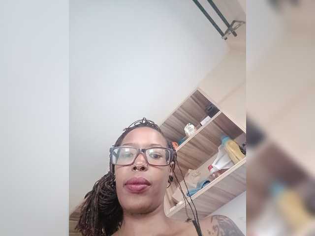 Cecillia-Essie Live Cam on BongaCams