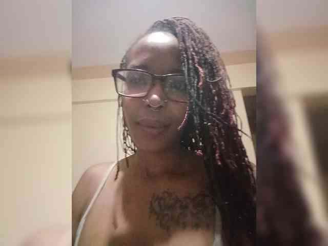 Cecillia-Essie webcam