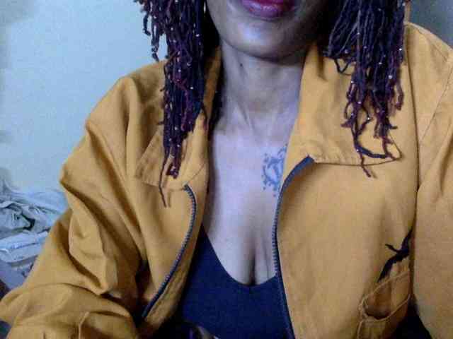 Cecillia-Essie webcam