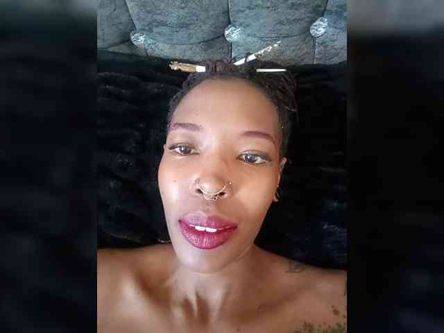 Cecillia-Essie webcam