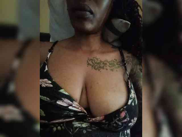 Cecillia-Essie webcam