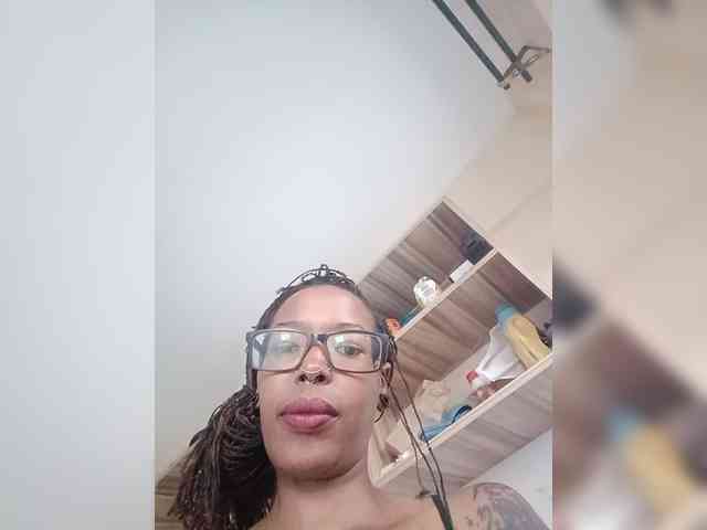 Cecillia-Essie webcam