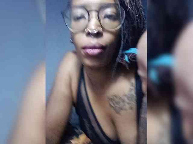 Cecillia-Essie webcam