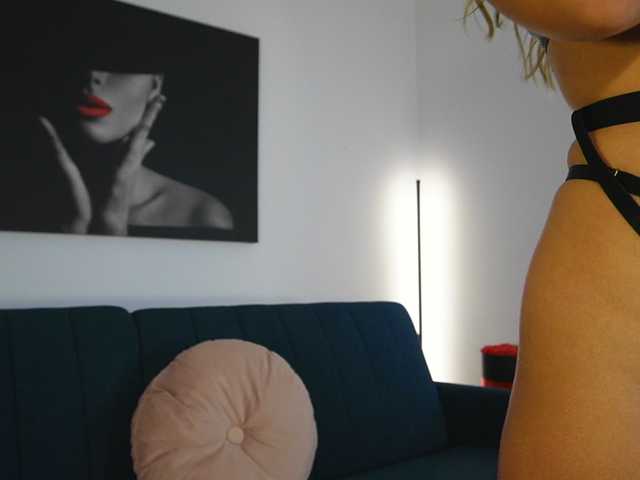 IzzyBelle's BongaCams show and profile