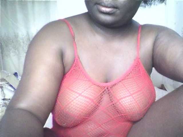 le modèle Blackgally233 est en webcam porno dans un show sur le site bongacams, il possède les tags suivants: Ebony,Brunette,Trimmed