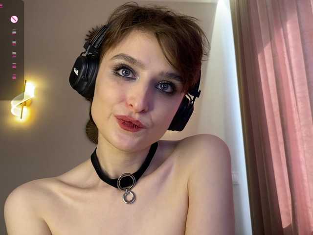 RebeGoldNoir live cam on BongaCams