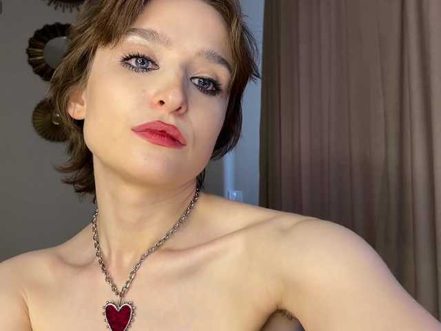 RebeGoldNoir live cam on BongaCams