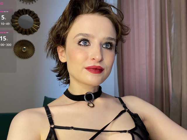 RebeGoldNoir live cam on BongaCams