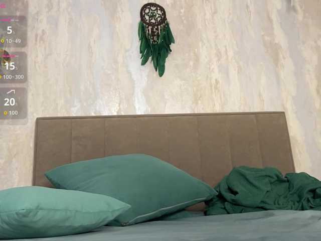 RebeGoldNoir live cam on BongaCams