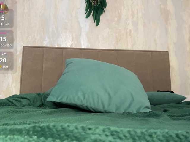 RebeGoldNoir live cam on BongaCams