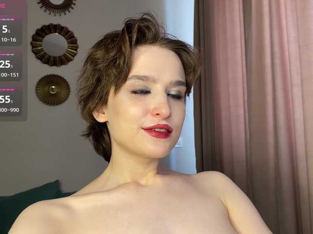 RebeGoldNoir live cam on BongaCams