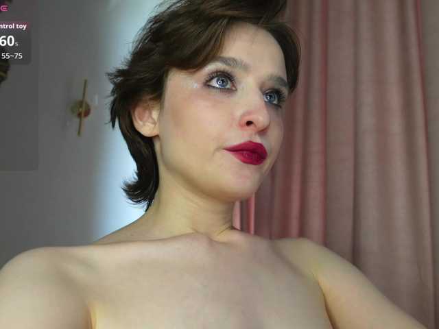 RebeGoldNoir live cam on