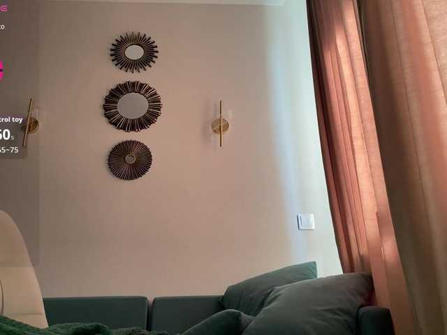 RebeGoldNoir live cam on BongaCams