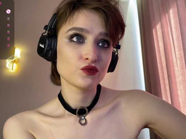 RebeGoldNoir live cam on BongaCams