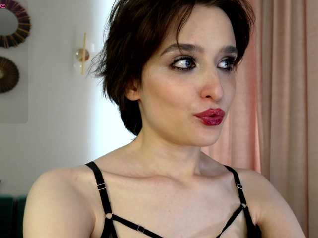 RebeGoldNoir live cam on BongaCams