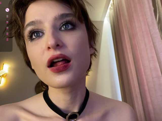 RebeGoldNoir live cam on BongaCams