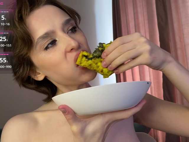 RebeGoldNoir live cam on BongaCams