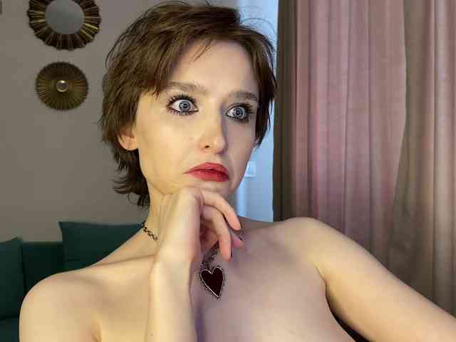RebeGoldNoir webcam