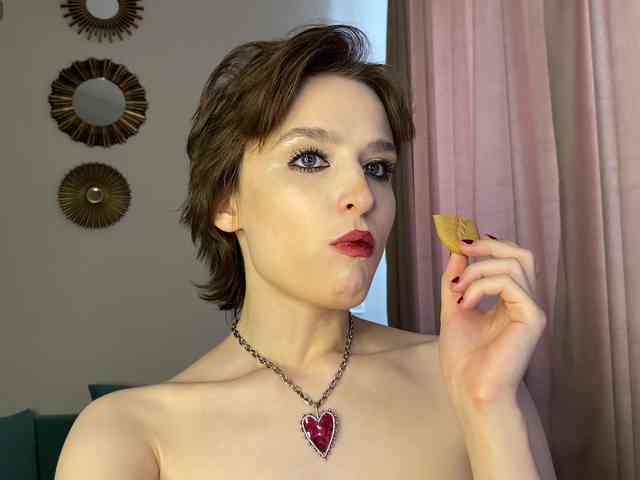 RebeGoldNoir