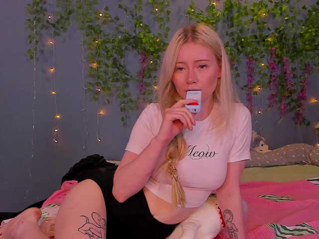 LillieBerry live cam on BongaCams