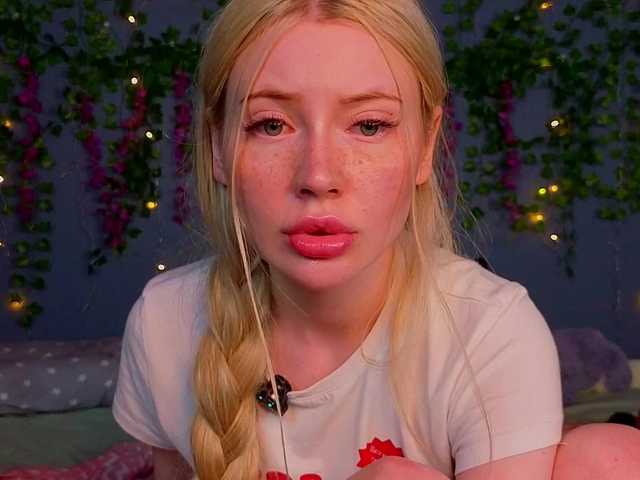 LillieBerry live cam on BongaCams