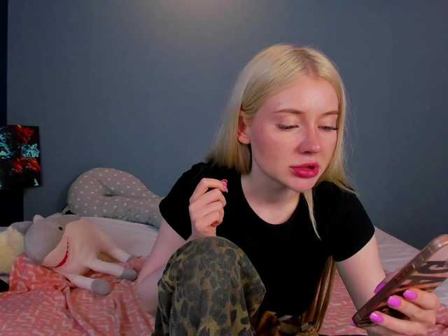 LillieBerry live cam on BongaCams