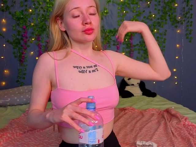 LillieBerry live cam on BongaCams