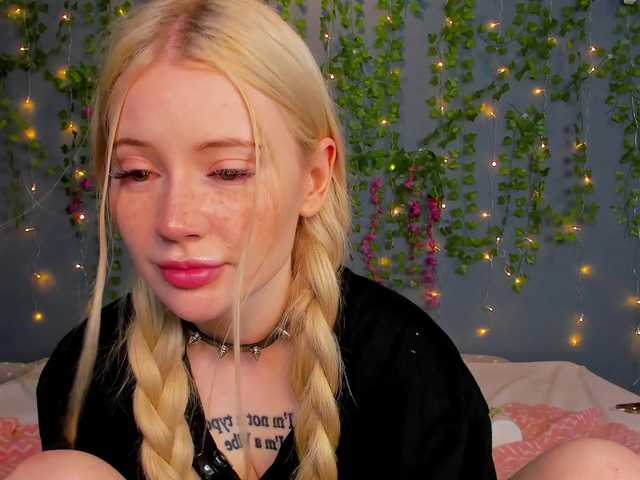 LillieBerry live cam on BongaCams