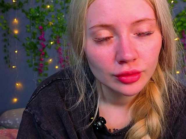 LillieBerry live cam on BongaCams