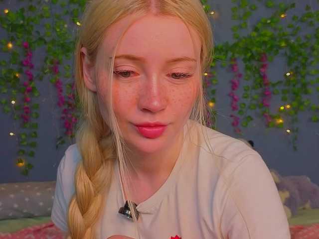 LillieBerry live cam on BongaCams