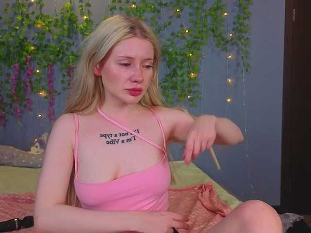 LillieBerry live cam on BongaCams