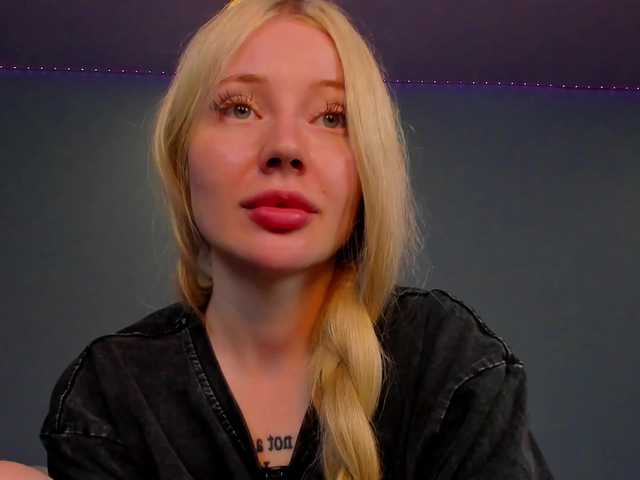LillieBerry live cam on BongaCams
