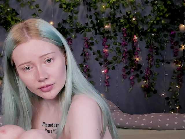 LillieBerry live cam on BongaCams
