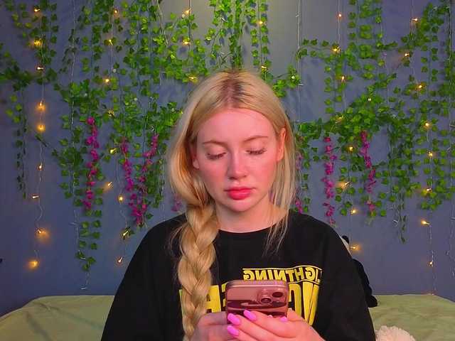 LillieBerry live cam on BongaCams