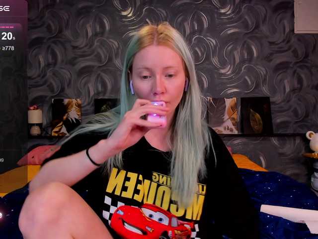 LillieBerry live cam on BongaCams