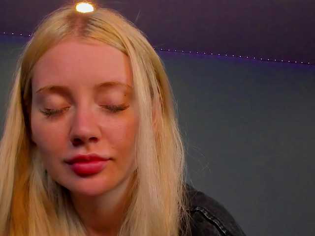 LillieBerry live cam on BongaCams