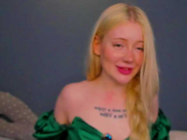 LillieBerry live cam on BongaCams