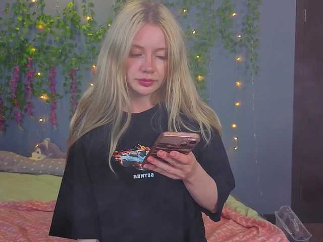 LillieBerry live cam on BongaCams