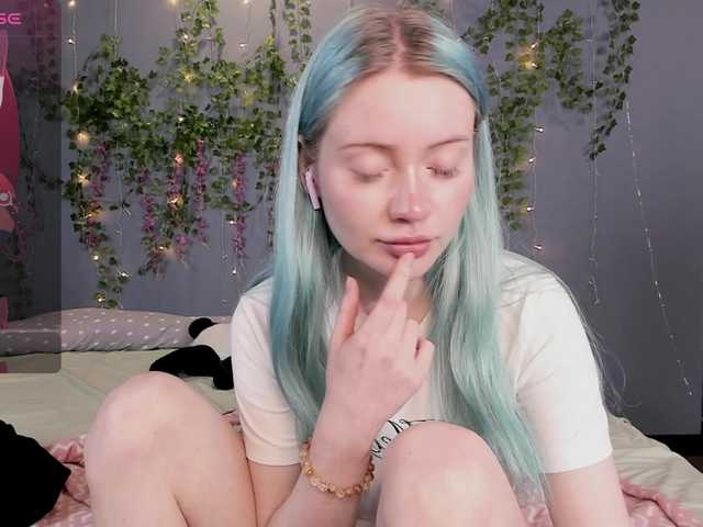 LillieBerry live cam on BongaCams