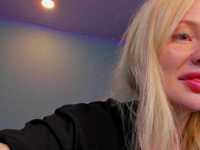 LillieBerry live cam on BongaCams