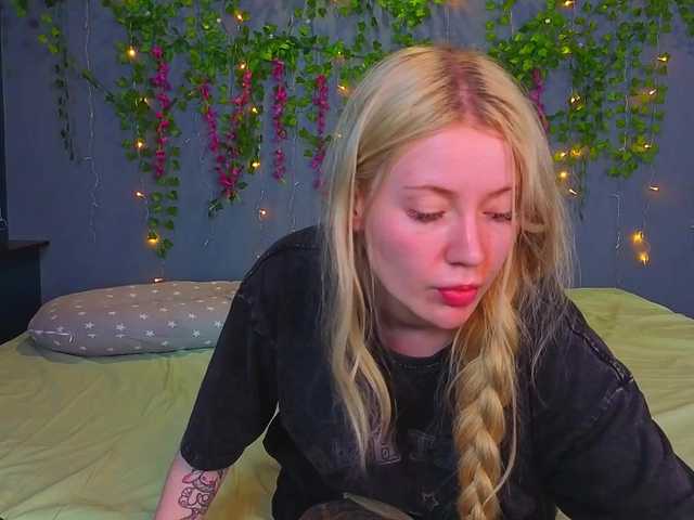 LillieBerry live cam on BongaCams
